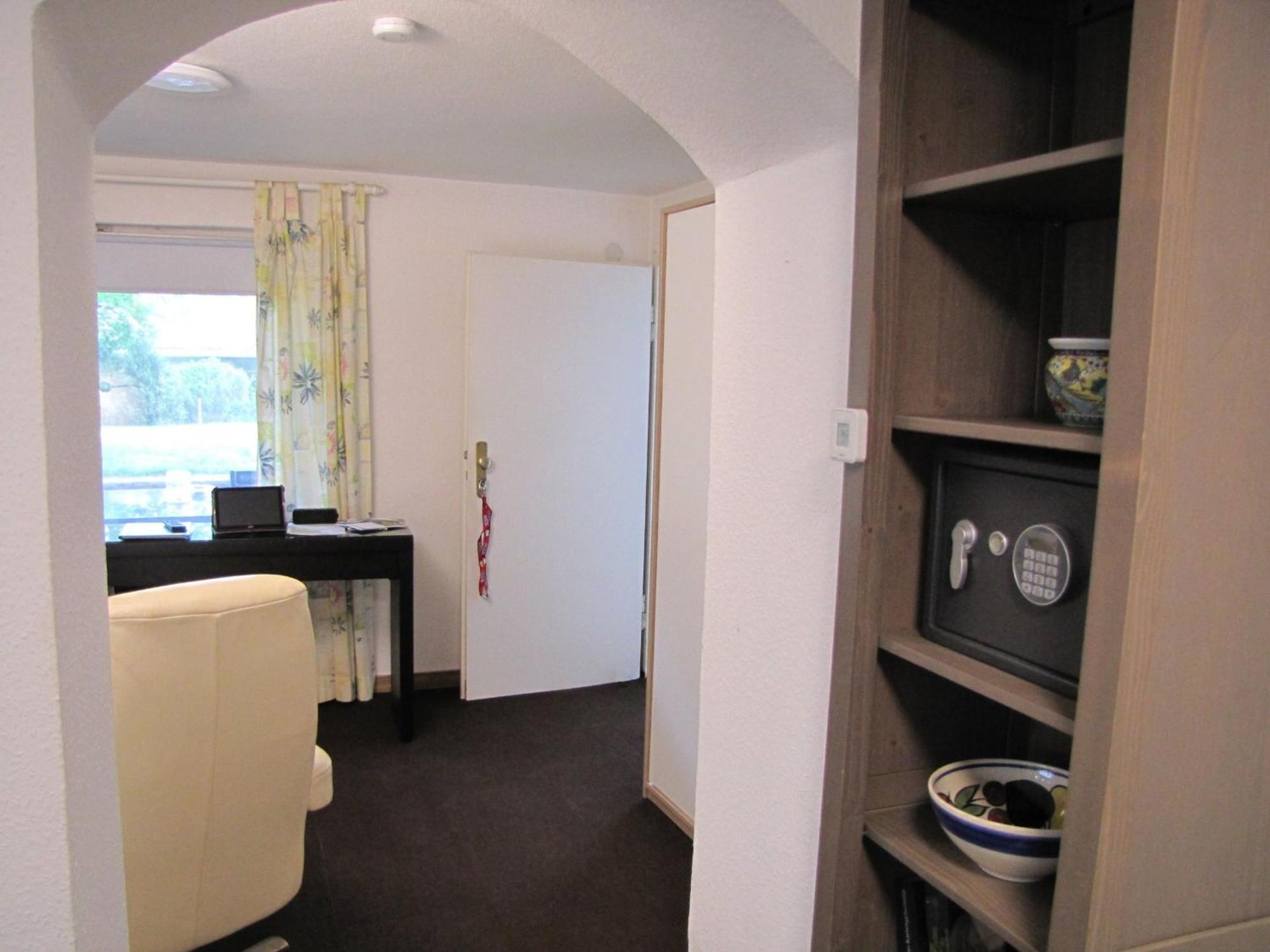Apartment Hugo37 Am Bergpark Касел Екстериор снимка